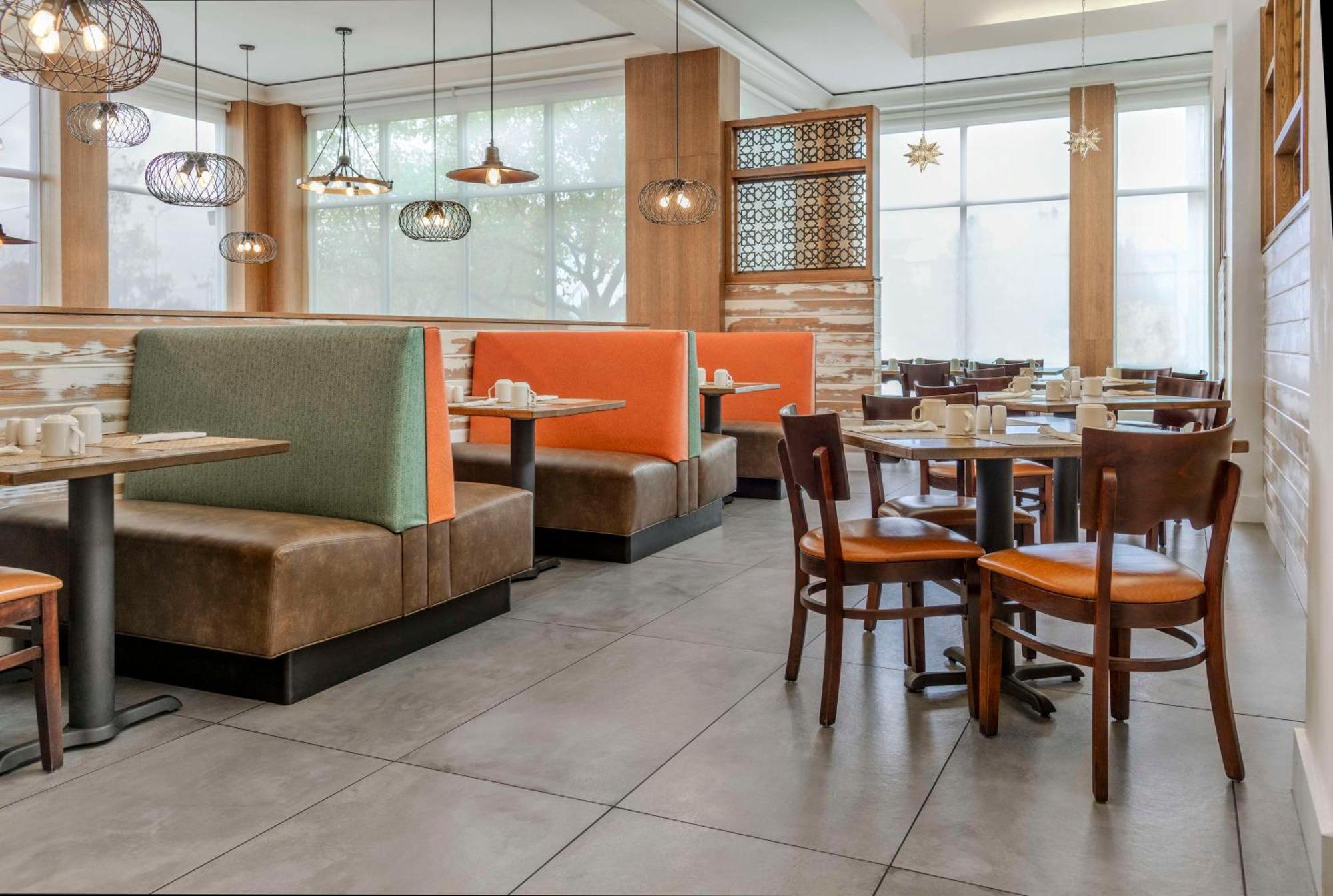 Hilton Garden Denver Airport 4*